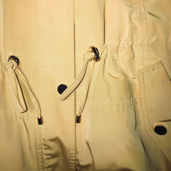 Yellow Rain Coat - Picture 5 of 7